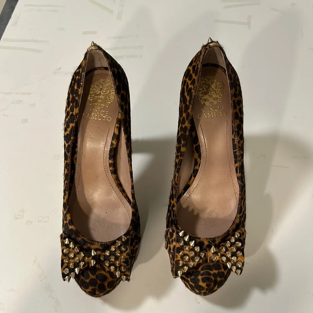 CHEETAH PLATFORM SHOE SIZE 9. VINCE CAMUTO
